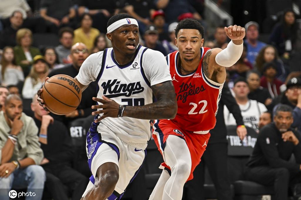 快船离开哈登换了个活法 小卡伤退又生全新变数？